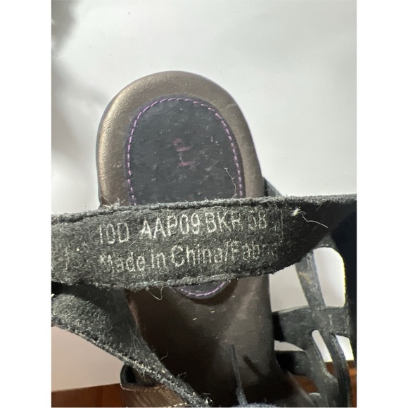 Aravon Black Strappy Women's Sandals - Picture 7 of 7